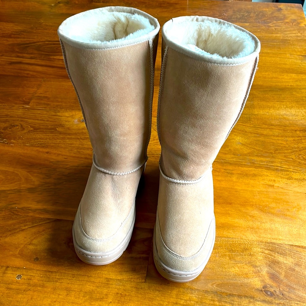 Size 9 UGG Boots